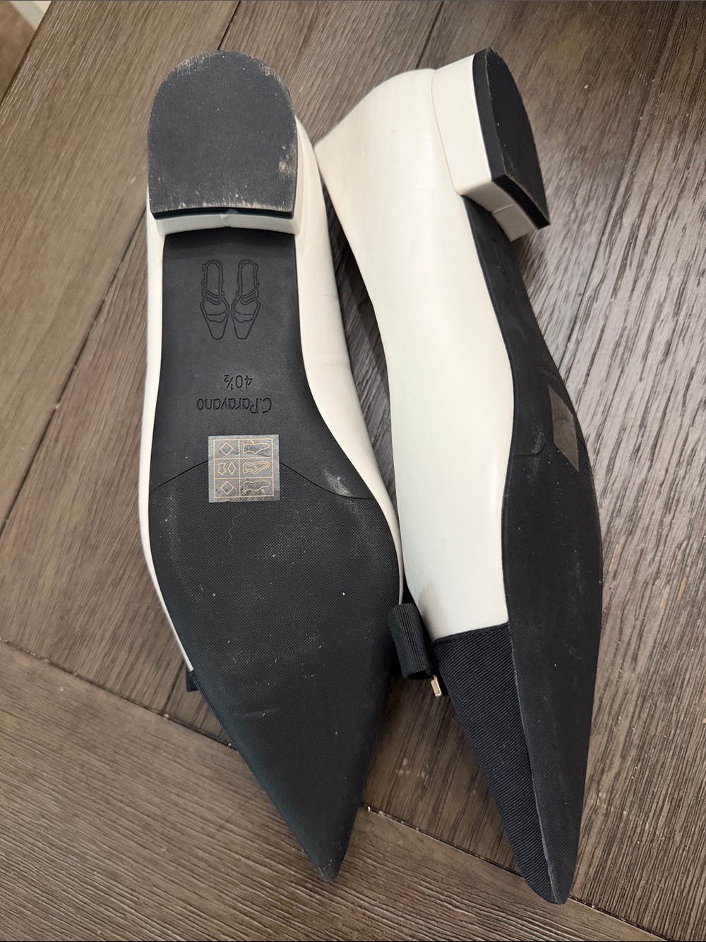 Cream and Black Pointed Toe Short Heel - Picture 4 of 4